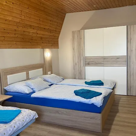 Szoloskert Apartment *
